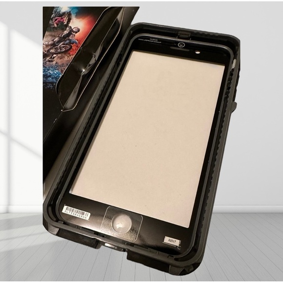 Lifeproof FRĒ iPhone 7 Plus case - Picture 6 of 8